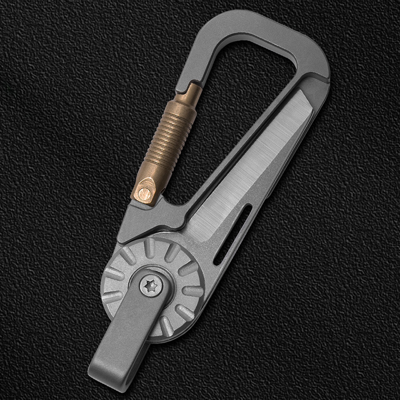 Edc Carry Essentials - 男性用チタン合金車キーホルダー - 内蔵ミニナイフ、軽量EDCアクセサリー、日常持ち運びに必須