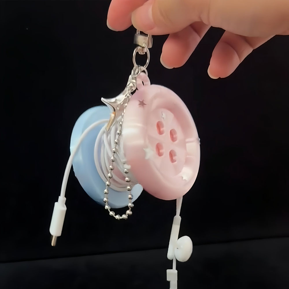 Cable Winder Keychain - かわいいケーブル巻き取りキーホルダー、イヤホンコードオーガナイザー、ボタンワイヤーホルダー、バッグペンダント、女の子向けギフト、カワイイ