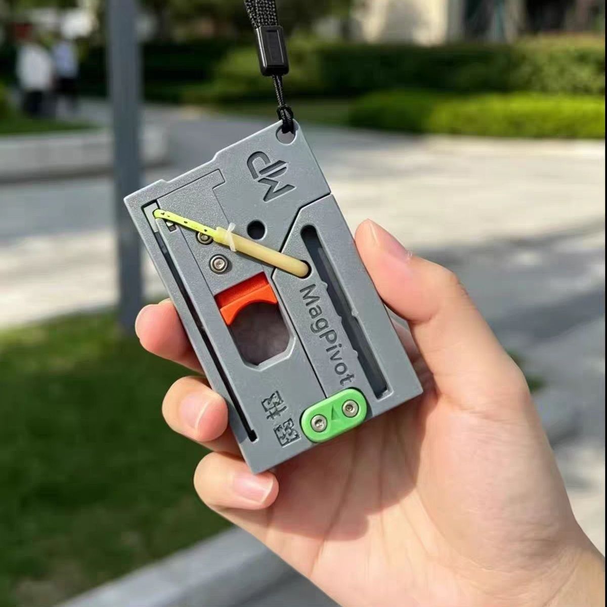 MagaPivot カードスリングショットポータブル折りたた - Edc Carry Card のレビューと価格
